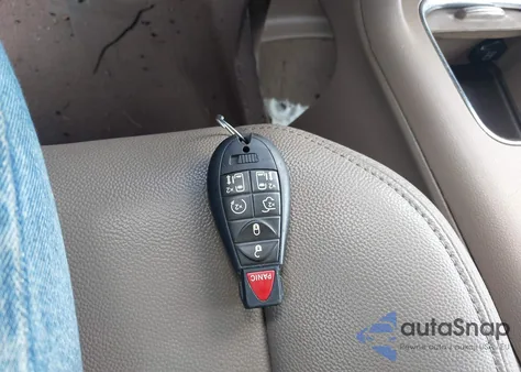 2015 Chrysler Town & Country Touring-L z USA, uszkodzony, nr VIN 2C4RC1CG8FR629369